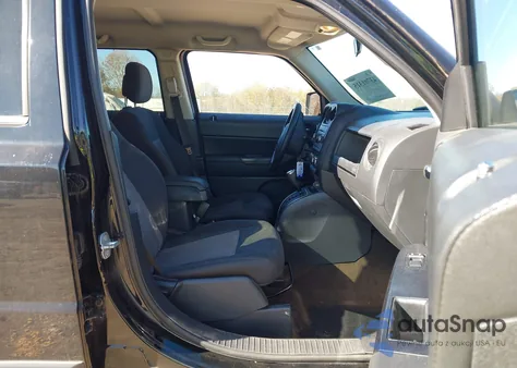 2015 Jeep Patriot Latitude z USA, uszkodzony, nr VIN 1C4NJRFBXFD412895